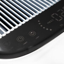 Ovládání čističky vzduchu přes ovládací panel nebo mobilní aplikaci.
